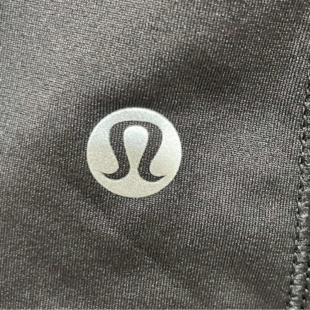Lululemon Super Sport Tank Black Women's 6 V Neck Fitted Tank & Bra Activewear